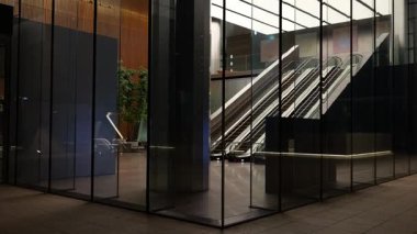 Mavi Cephe Shibaura Gece Manzarası, Japonya Tokyo Eylül 2025