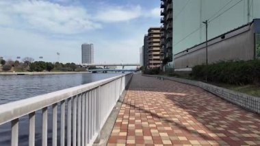 Japonya 'da nehir kenarı gezinti güvertesi 2024