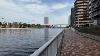 Japonya 'da nehir kenarı gezinti güvertesi 2024