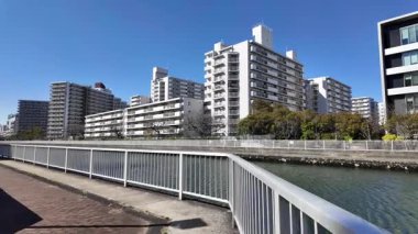 Japonya 'da nehir kenarı gezinti güvertesi 2024