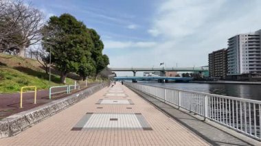 Japonya 'da nehir kenarı gezinti güvertesi 2024