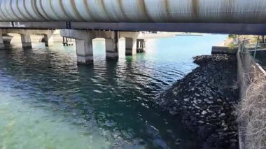 Japonya 'da nehir kenarı gezinti güvertesi 2024