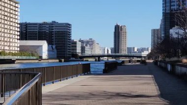 Japonya 'da nehir kenarı gezinti güvertesi 2024