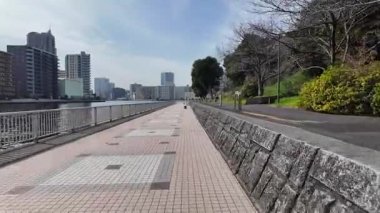 Japonya 'da nehir kenarı gezinti güvertesi 2024