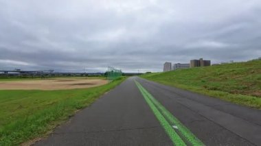 Tokyo Arakawa Bisiklet Yolu 2024 Bulutlu