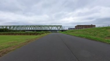 Tokyo Arakawa Bisiklet Yolu 2024 Bulutlu