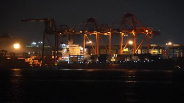 Tokyo konteynır terminali gece görünümü 2024