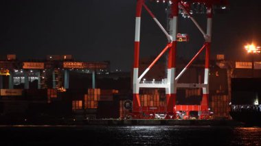 Tokyo konteynır terminali gece görünümü 2024