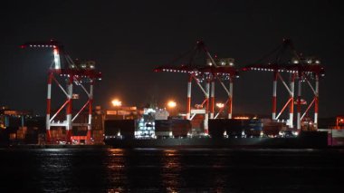 Tokyo konteynır terminali gece görünümü 2024
