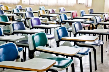 çok renkli sandalyeler