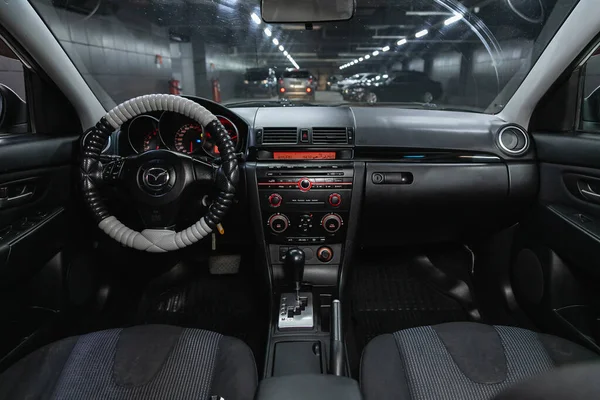 Novosibirsk Rusya Ekim 2020 Mazda Dark Car Interior Direksiyon Vites — Stok fotoğraf