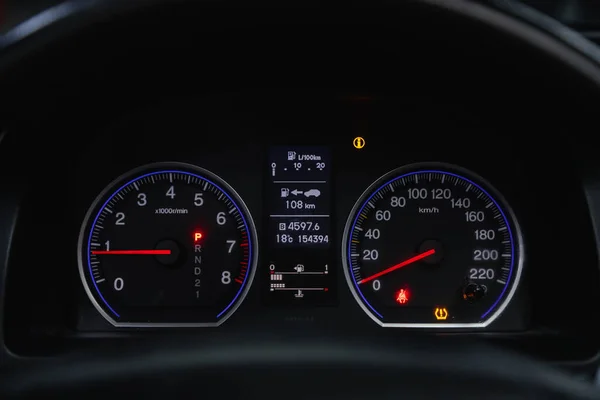 俄罗斯Novosibirsk 2020年10月16日 本田Cr 汽车仪表盘上的标志和符号 汽车速度计和速度计的特写 汽车内部 — 图库照片
