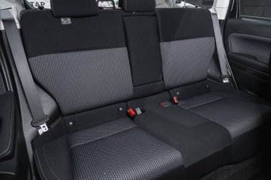 Novosibirsk, Rusya 16 Ekim 2020: Subaru Forester, iç tasarım, araç yolcuları ve emniyet kemerli sürücü koltukları. 