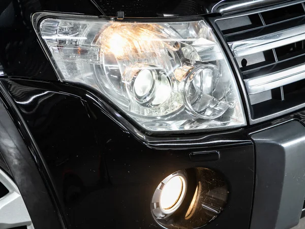 Novosibirsk Rusland Oktober 2020 Mitsubishi Pajero Koplamp Zwarte Auto Xenon — Stockfoto