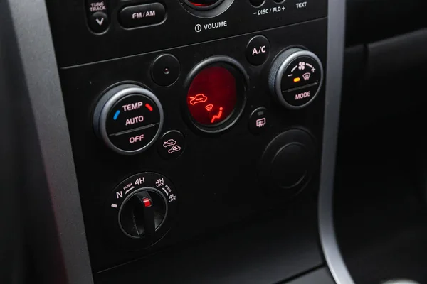 2020年10月16日 俄罗斯Novosibirsk Suzuki Grand Vitara Close Instrument Car Panel Climat — 图库照片