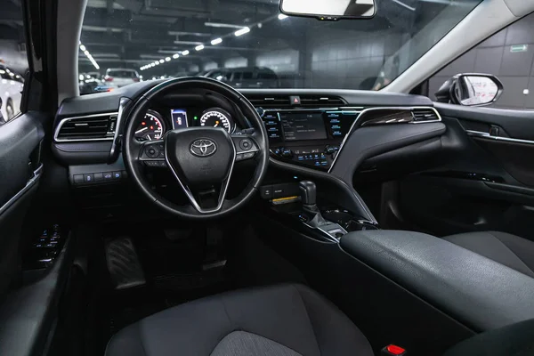 Nowosybirsk Rosja Października 2020 Toyota Camry Luksusowe Wnętrze Samochodu Kierownica — Zdjęcie stockowe