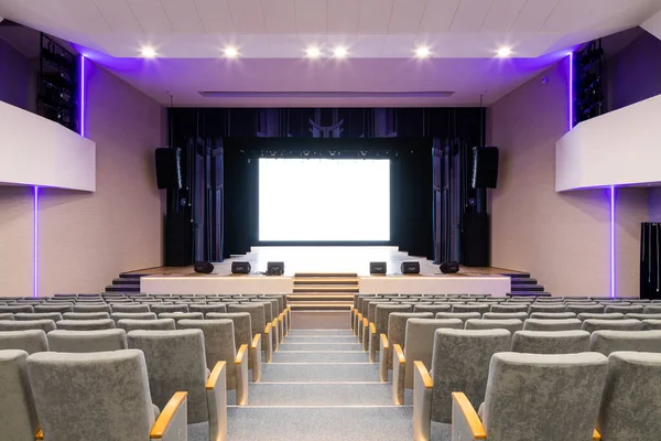 Konzertsaal Des Theaters Mit Roten Neuen Stühlen Das Innere Des — Stockfoto