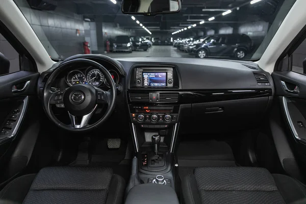 2020年10月23日 俄罗斯Novosibirsk Mazda Prestige Car Interior Dashboard Steering Wheel Speed — 图库照片
