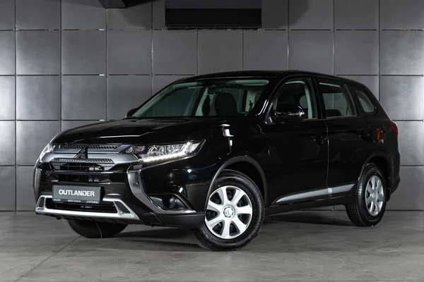 러시아 노보시비르스크 2020 Black Mitsubishi Outlander Front View 일본의 주차장에서 — 스톡 사진