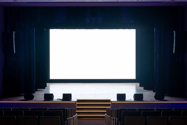의자가 극장의 콘서트 극장이나 안에서 모니터를 무대의 — 스톡 사진