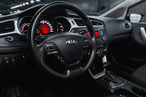 Novosibirsk Ryssland November 2020 Kia Ceed Kabindetaljer Cockpit Hastighetsmätare Och — Stockfoto