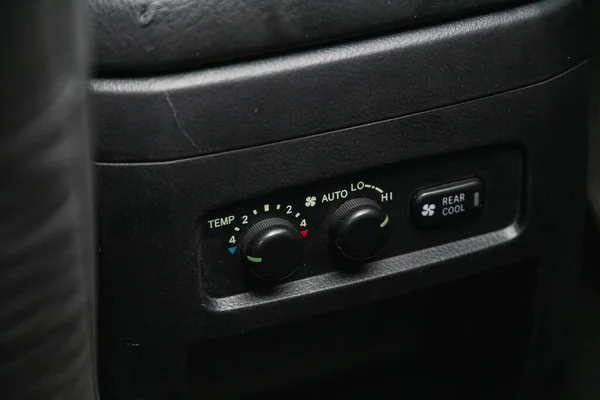 2020年11月16日 丰田越野车Prado Close Car Ventilation System Air Conditioning Details Controls — 图库照片