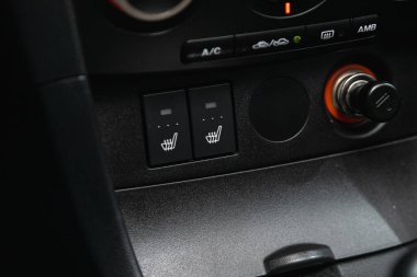 Novosibirsk, Rusya 16 Kasım 2020: Mazda 3, oto koltuğu ısıtma panelini kapatın