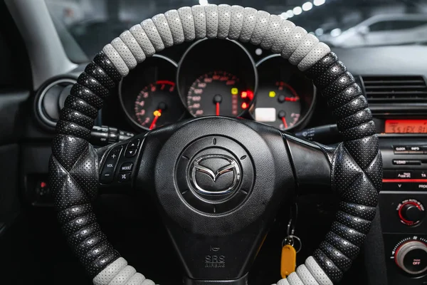 Novosibirsk Rusia Noviembre 2020 Mazda Tablero Instrumentos Reproductor Volante Con —  Fotos de Stock