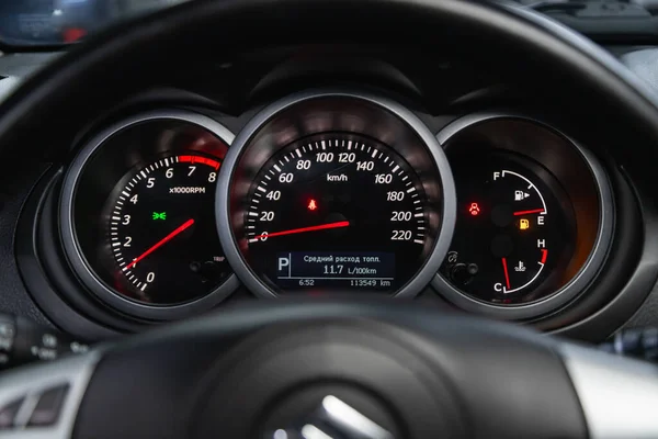 2020年11月16日 Suzuki Grand Vitara Car Panel Digital Bright Speed Ometer — 图库照片