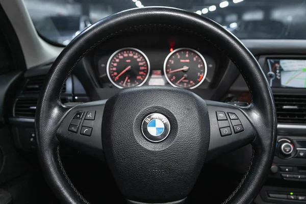 Novosibirsk Russia November 2020 Bmw Dashboard Player Steering Wheel Logo — стоковое фото