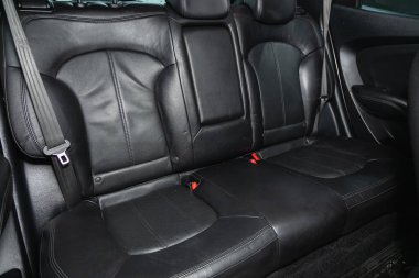 Novosibirsk, Rusya 26 Kasım 2020: Hyundai ix35, yeni araba içeride. Arabanın içi temiz. Sedandaki siyah arka koltuklar..  