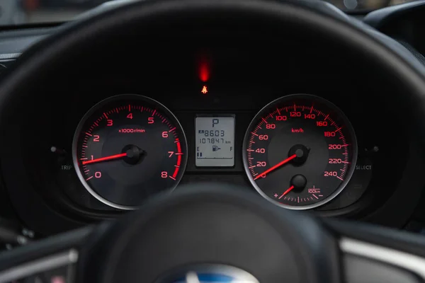 2020年11月26日 俄罗斯Novosibirsk Subaru Forester 新汽车内部细节 速度计 速度计及方向盘 — 图库照片
