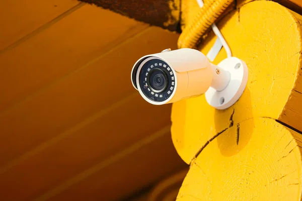 Kamera Ochrony Zamontowana Ścianie Domu Kamera Bezpieczeństwa Prywatny Dom Tle — Zdjęcie stockowe