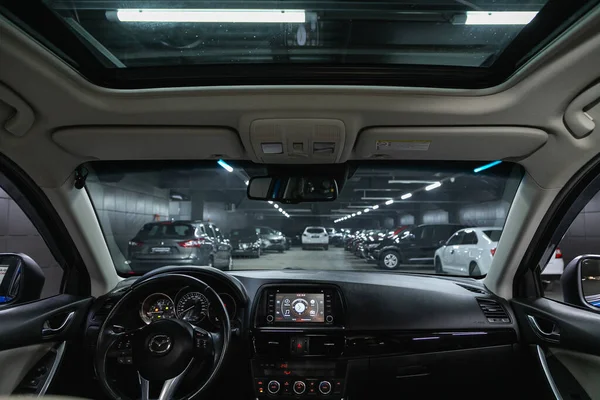 Novosibirsk Rusia Desember 2020 Mazda Interior Mobil Tampilan Belakang Kaca — Stok Foto