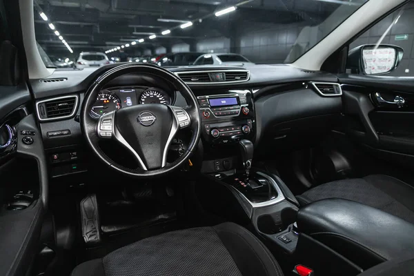 러시아 노보시비르스크 2020 Nissan Qashqai Dashboard Player Steering Wheel Accelerator — 스톡 사진