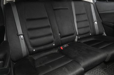 Novosibirsk, Rusya 17 Aralık 2020: Mazda 6, siyah tekstil yolcuları için arka koltuk. Rahat vagon içeride.. 