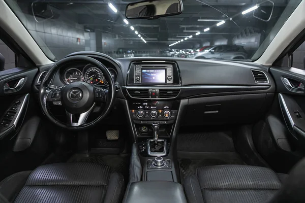 Novosibirsk Ρωσία Δεκεμβρίου 2020 Mazda Σκούρο Εσωτερικό Αυτοκίνητο Τιμόνι Μοχλό — Φωτογραφία Αρχείου