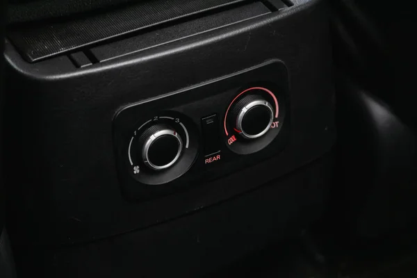 2020年12月12日 俄罗斯Novosibirsk 三菱Pajero 黑色细节 车内装有空调按钮 用作后座 — 图库照片