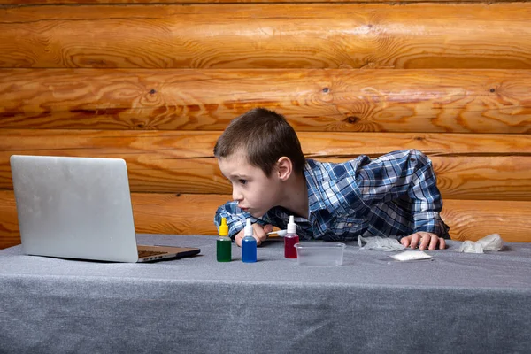 Little Serious Boy Looks Reads Instructions Laptop Prepares Chemical Experiments — Fotografia de Stock
