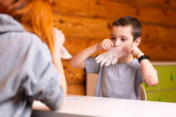 Little Boy Mom Have Fun Inflate Disposable Surgical Gloves Get — Fotografia de Stock