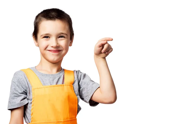 Портрет Усміхненого Хлопчика Теслі Помаранчевому Робочому Комбінезоні Позує Вказує Напрямок — стокове фото