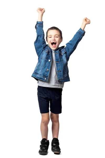 Retrato Niño Alegre Sonriente Chaqueta Mezclilla Sosteniendo Puños Regocijándose Por — Foto de Stock