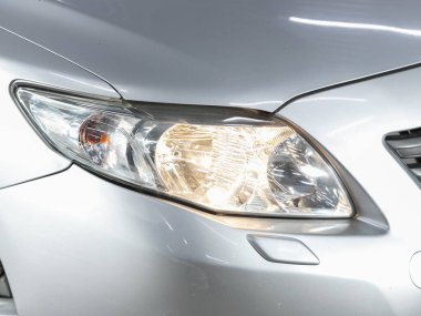 Novosibirsk, Rusya 14 Ocak 2021: Toyota Corolla, yeni otomobilin ayrıntılı ışığı. Dış detay  