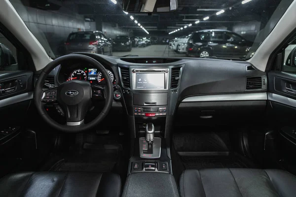 Novosibirsk Rusya Ocak 2021 Subaru Outback Direksiyon Vites Kolu Gösterge — Stok fotoğraf