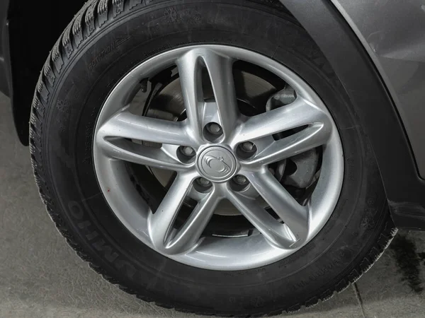 Novosibirsk Russia January 2021 Ssangyong Actyon Close Alloy Wheel Photography — Stock Photo, Image