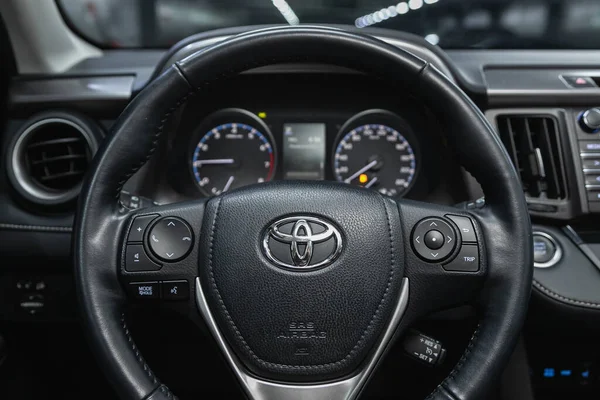 Novosibirsk Rusya Ocak 2021 Toyota Rav Auto Interior Logo Düğmeli — Stok fotoğraf