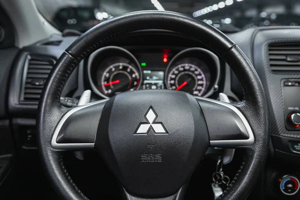 2021年1月14日 俄罗斯Novosibirsk Mitsubishi Asx Auto Interior Steering Wheel Logo Buttons — 图库照片