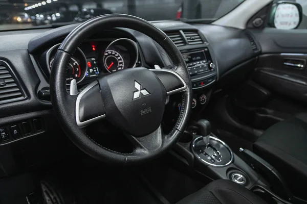 Novosibirsk Ρωσία Ιανουαρίου 2021 Mitsubishi Asx Auto Interior Τιμόνι Λογότυπο — Φωτογραφία Αρχείου