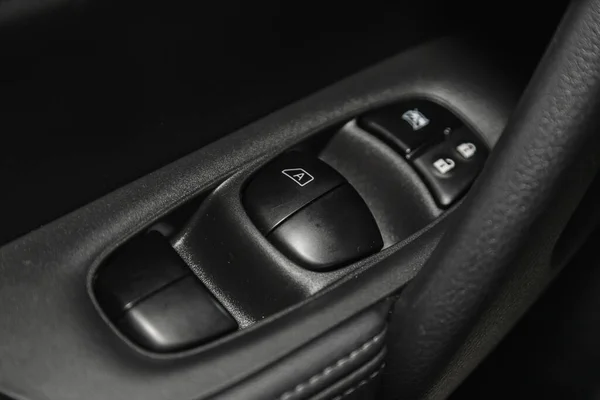 러시아 노보시비르스크 2021 Nissan Trail Arm Rest Window Control Panel — 스톡 사진