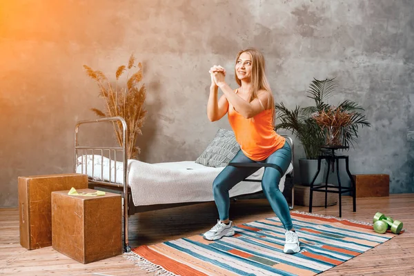 Mujer Belleza Practicar Deportes Casa Mujer Alegre Deportivo Con Pelo — Foto de Stock